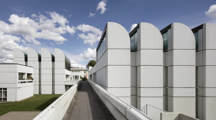 バウハウス資料館の新資料館が建設中 ドイツの建築家 Volker Staabが 