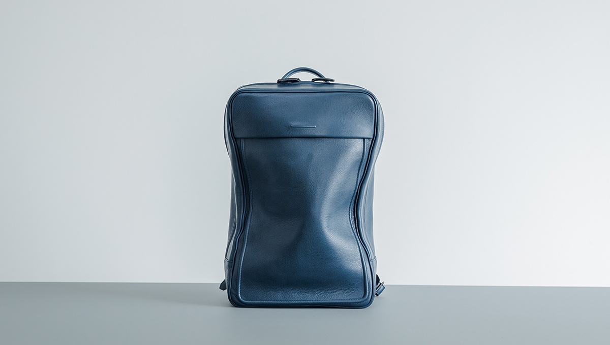 objcts.ioの防水レザーバックパック 「Moore Soft Backpack」に新色「Navy」が登場 | AXIS Web |  デザインの視点で、人間の可能性や創造性を伝えるメディア