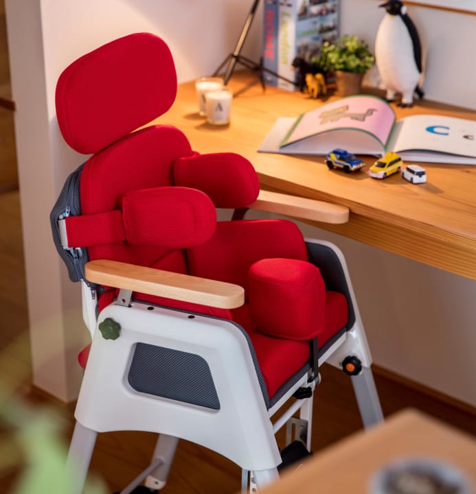 洗えて調整も簡単な子ども用座位保持装置 「バンビーナposi」が新発売