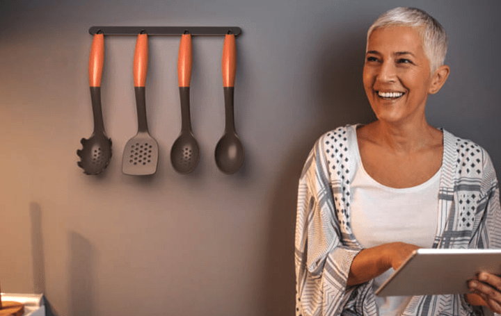 手や手首に負担をかけず 年配の人でも扱いやすい キッチンツール Eyra Kitchen Utensils Webマガジン Axis デザインのwebメディア