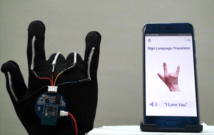 手話をリアルタイムで言葉に翻訳 米カリフォルニア大学が 手袋翻訳デバイス を開発 Webマガジン Axis デザインのwebメディア