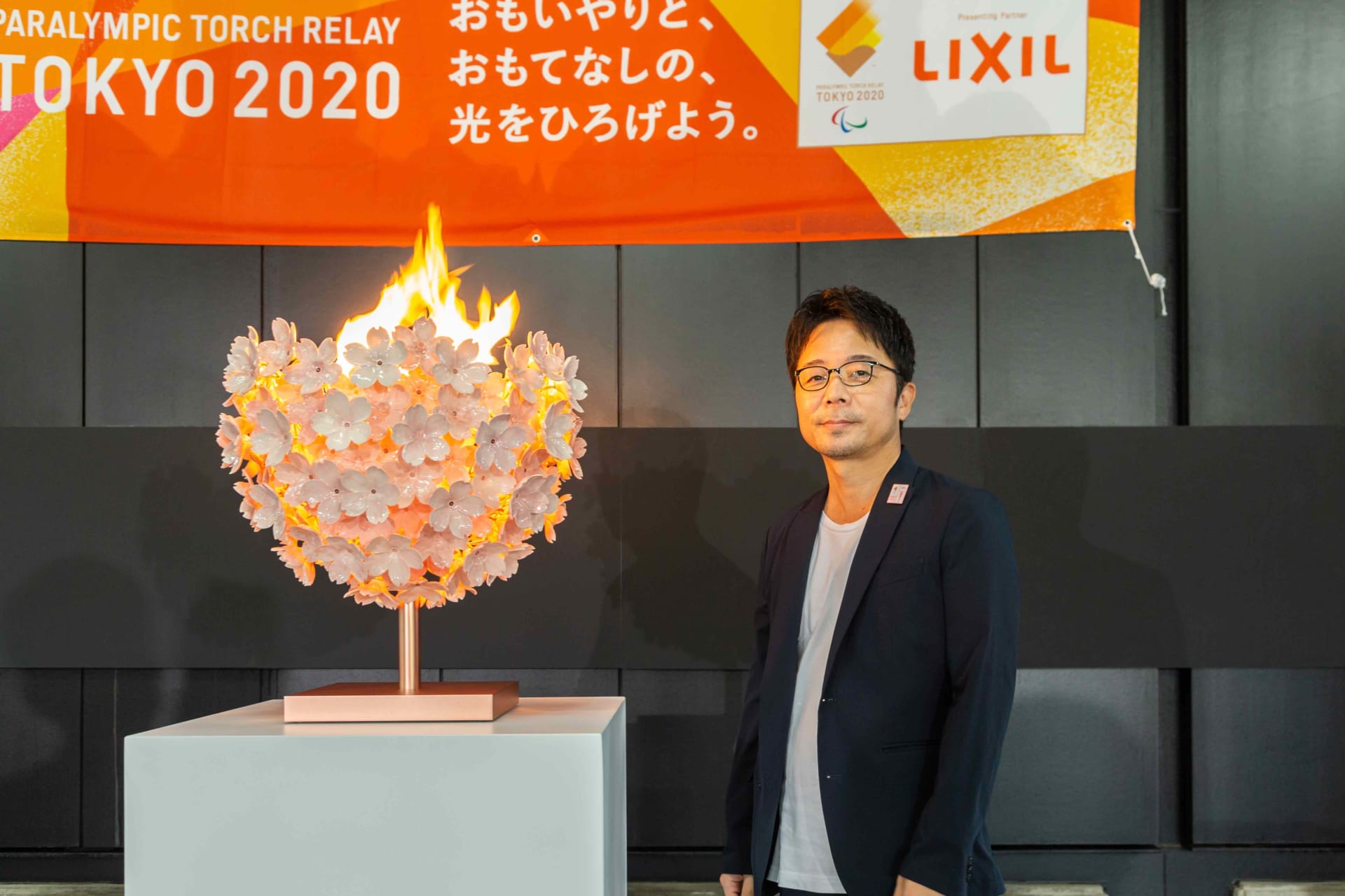 吉岡徳仁とlixilが 集火台 に込めた想いとは やきものの町 常滑から目指す共生社会 Webマガジン Axis デザインのwebメディア