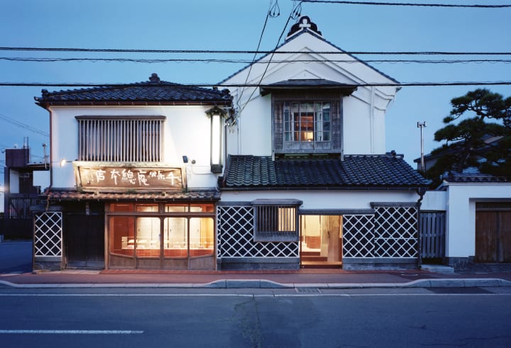 函館の和と洋を折衷した 長坂常／スキーマ建築計画による「千秋庵総本家」