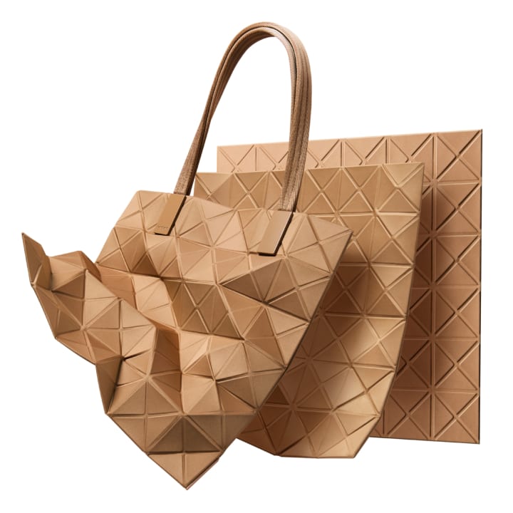 BAO BAO ISSEY MIYAKE 機能的な「TRACK」シリーズ 新色が10月に発売